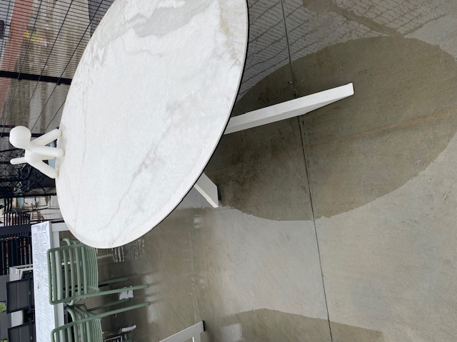 Table en céramique éllipse 250x125 cm coloris blanc marbré