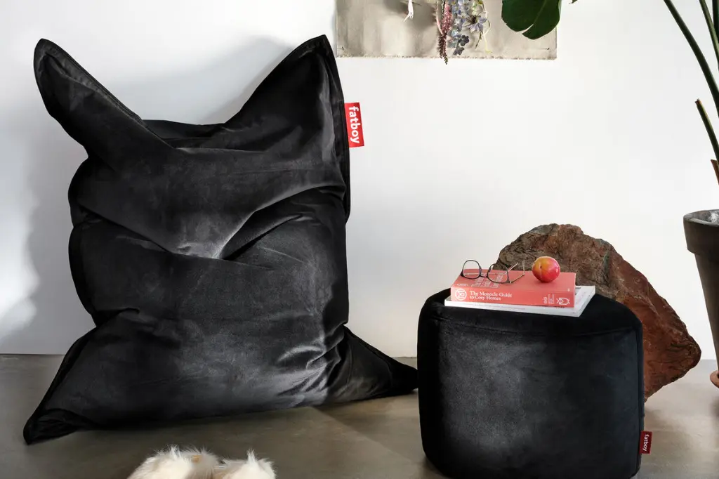 fatboy-recycled-original-slim-velvet-black-1920x1280-ambiance-02-107069.webp