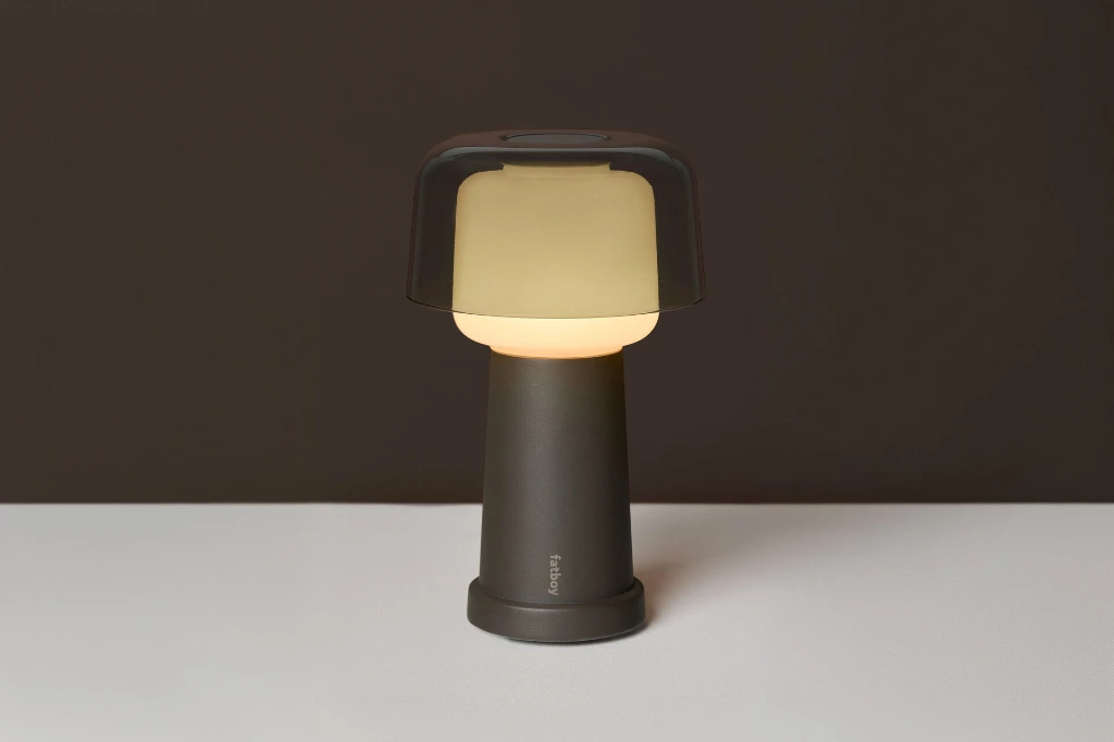 fatboy-revolve-portable-lamp-coffee-masterpiece-01-108093.webp