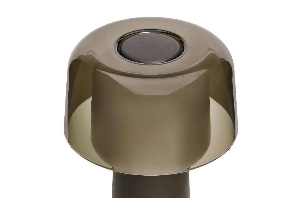 fatboy-revolve-table-lamp-coffee-closeup-02-108097.webp