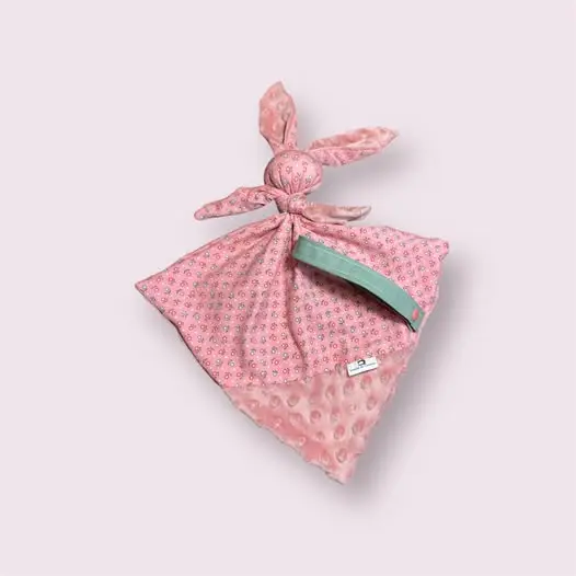 Doudou lapin avec attache tutu   