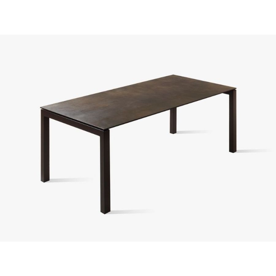 Table en céramique à la carte