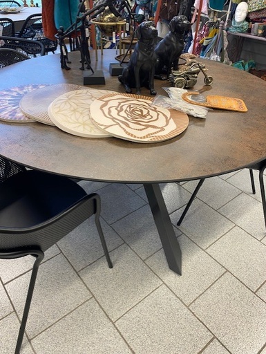 Table en céramique ronde 150 cm coloris rouille