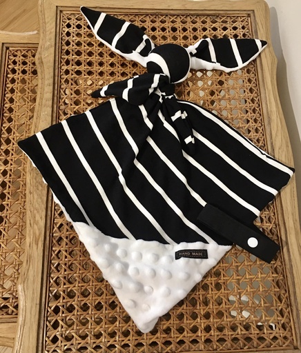 Doudou lapin avec attache tutu 